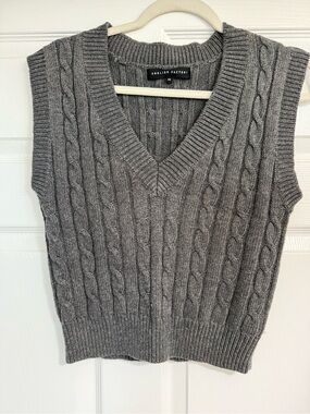 English Factory Women’s Gray Cable Knit V-Neck Sweater Vest